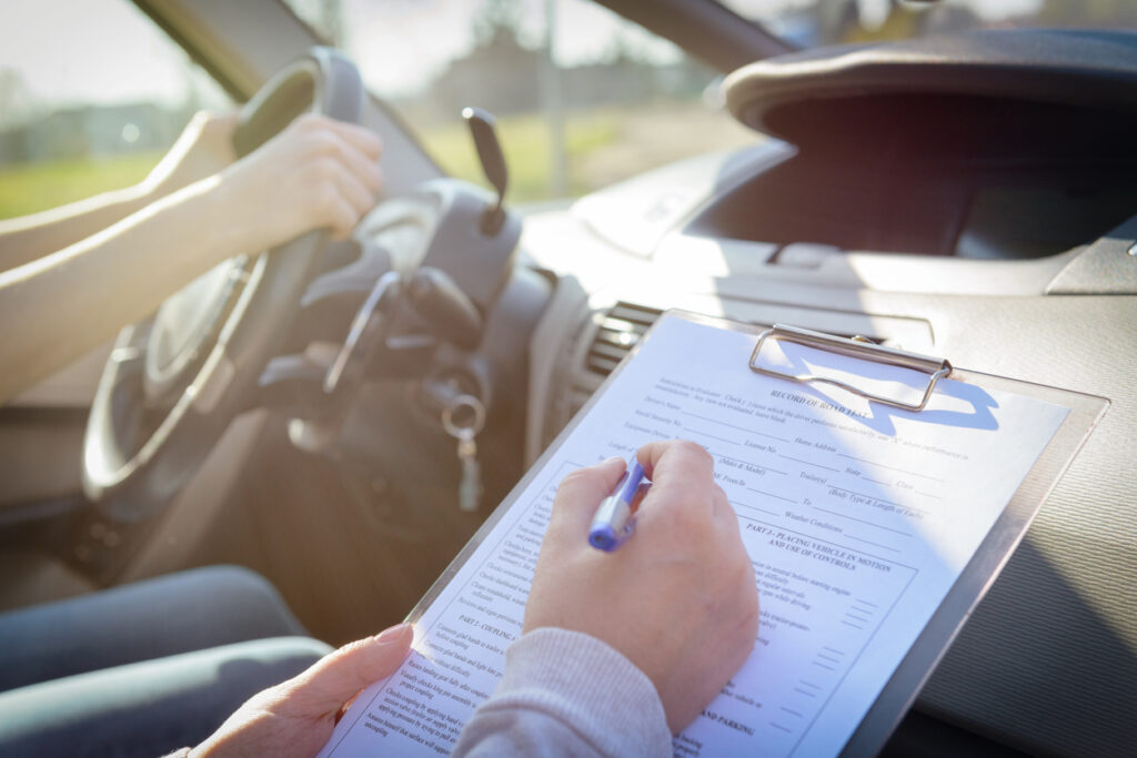 Hoe bereid ik me het beste voor op mijn rijexamen? 7 Tips voor een goede  voorbereiding! - Smits Opleidingen